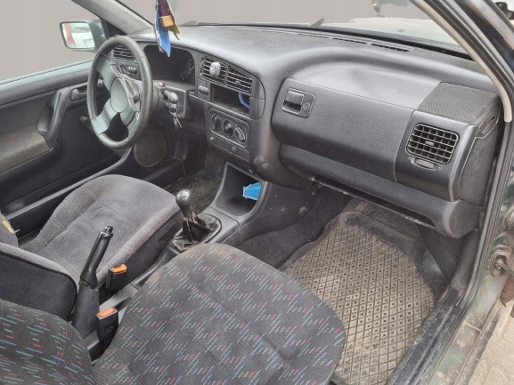 фото №7, Стекло левые перед vw golf 1.9td 93r