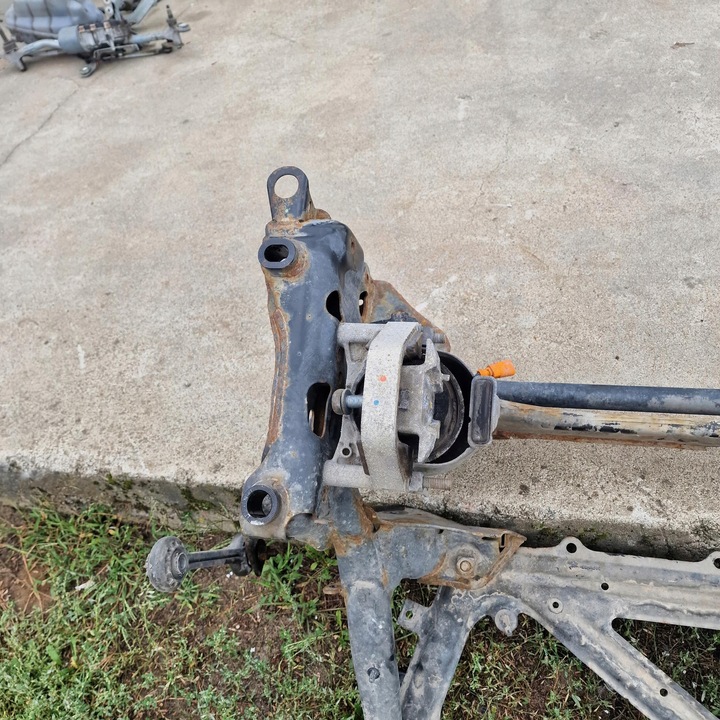 фото №7, Підрамник подушки двигуна a6 c7 kpl