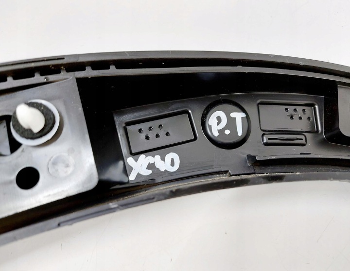 фото №7, Volvo xc40 22r. молдинг накладка na крило праве зад 31448329