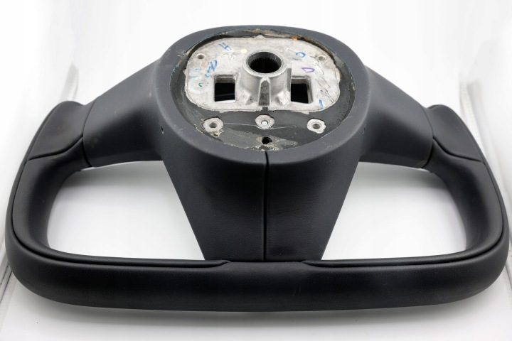 фото №5, Tesla модель s/x plaid кермо yoke шкіряний oem 1622612-00-g eu