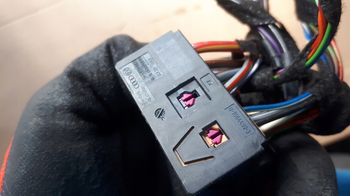 фото №10, A4 b9 8w штекер роз'єм радіо 8x0035444 a5 8w a6