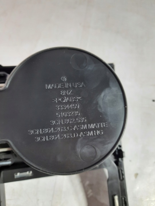 фото №7, Volkswagen atlas 18- рамка подстаканник 3cn864263 usa