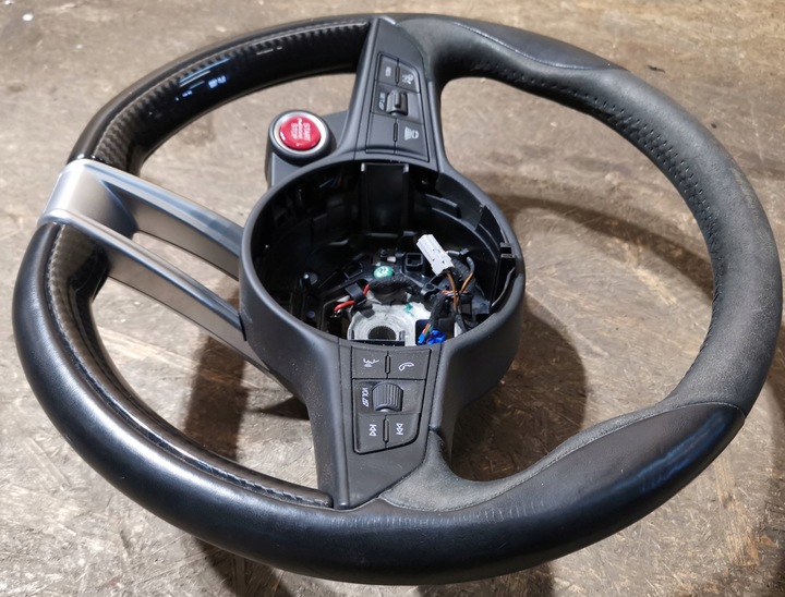 фото №13, Руль alfa romeo giulia квадрифолио карбон