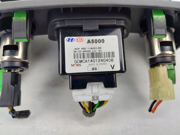 фото №5, Панель usb aux гнездо прикуривателя 96120-a5000 84760-a6950 hyundai i30 ii