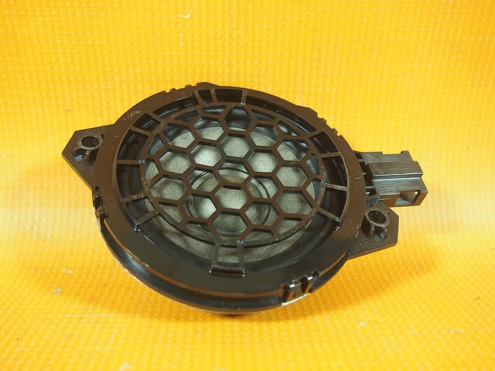 фото №1, Audi q2 81a 32km динамик оригинал 8v0035397