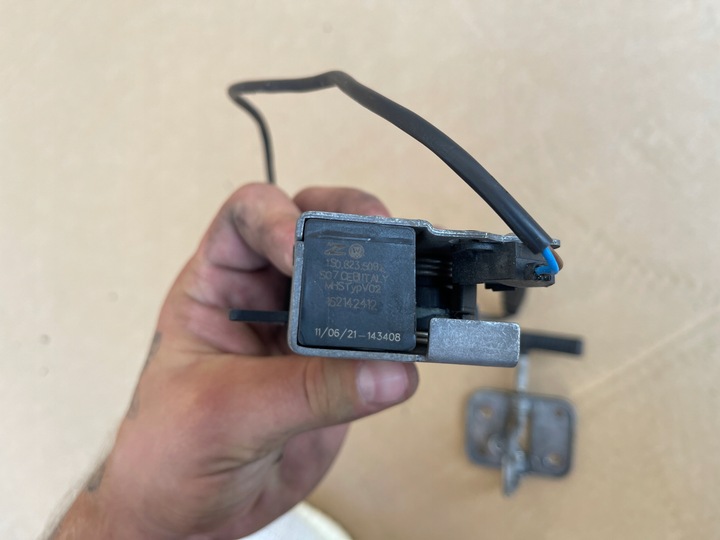 фото №4, Vw up 1s0 замок капота засув 1s0823509e