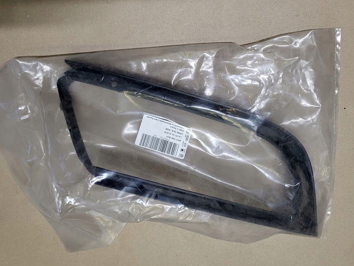 фото №1, Решётка решётка радиатора рамка галоген защита бампера skoda superb ii 3t рестайлинг оригинальный номер новая