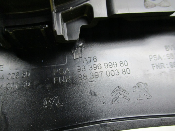 фото №10, Peugeot 208 19-24 рамка dekor панель туннеля среднего 9829400680