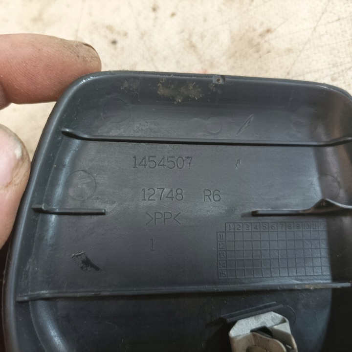 фото №9, Dodge ram 2500 09-нижняя заглушка консоли средней