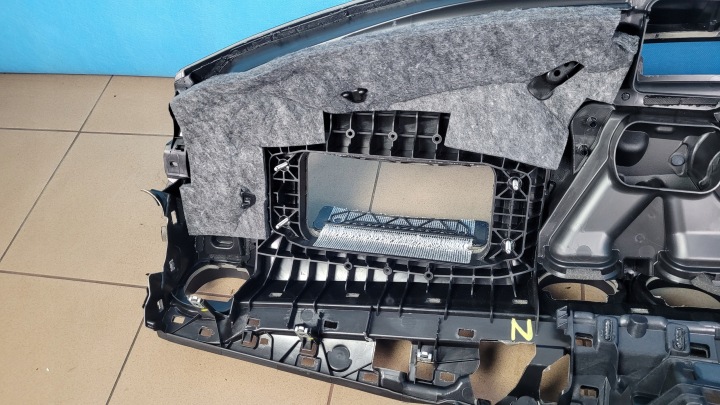 фото №11, Mercedes w206 торпедо роздавальна консоль капот a2066806705