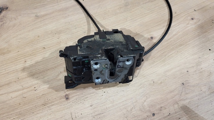 фото №8, Замок дверь правая зад renault megane iii 3 08- 5d hb 6 pin
