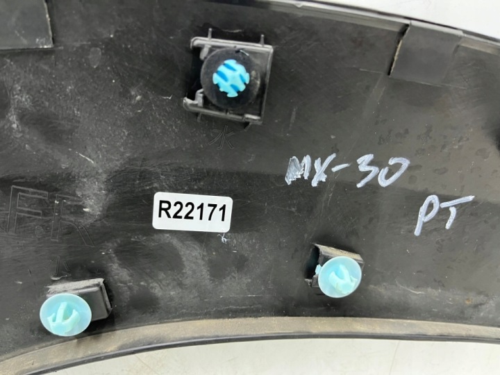 фото №16, Молдинг mazda mx-30 mx30 dr 20r.- правое заднее край подкрылки крыльев накладка