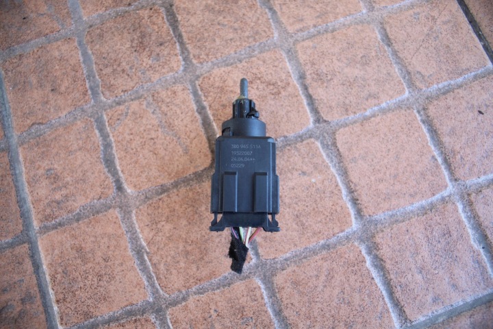 фото №9, Датчик stop сплаву seat altea 3b0945511a