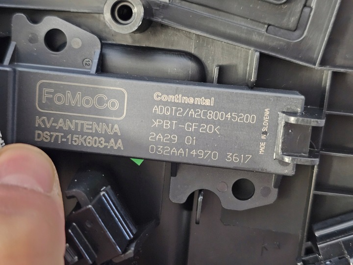 фото №6, Захист тунелю port гніздо вхід usb c ford kuga mk3 bronco focus mk4