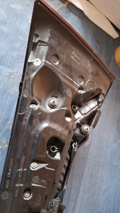 фото №6, Лампа крышки зад audi q5 ii 80a цена za комплект состояние jak новый