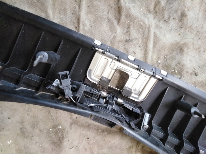 фото №8, Audi q7 защита ремня зад краю багажника 12r евро