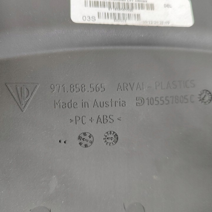 фото №8, Audi e-tron gt 2022 элементы обшивка колонки рулевого