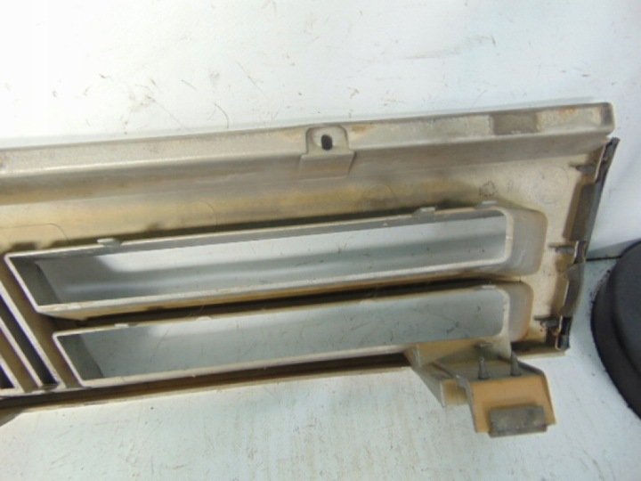 фото №8, Fiat uno 0.9b hb 5d 2000r решётка радиатора grill-kod лак 647