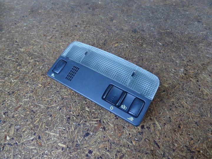 фото №1, Vw golf iv passat b5 лампа освітлення кабіни стеля 3b0947105c чорна