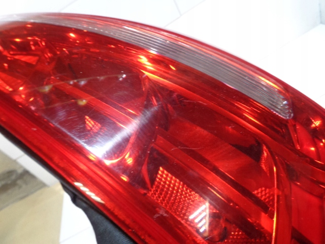 фото №12, Лампа левый зад w крышка багажника audi q3 8u 11-18 8u0945093