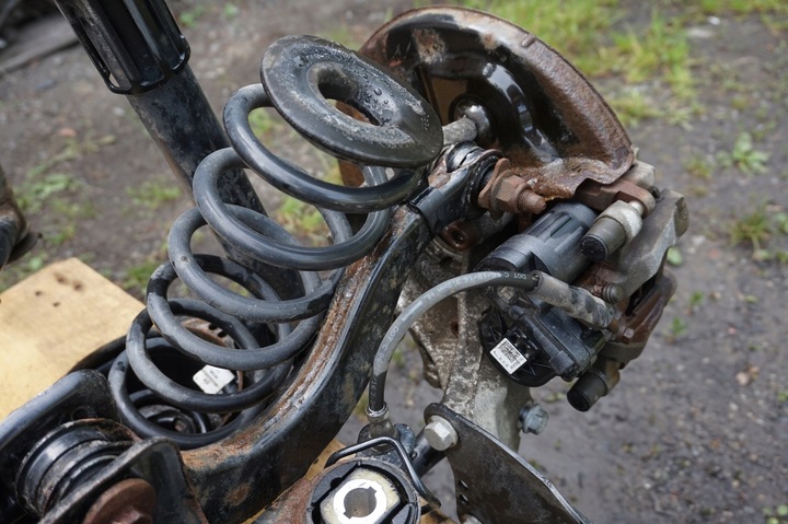 фото №8, Ось балка задняя vw passat b8 4x4 3q0505235m