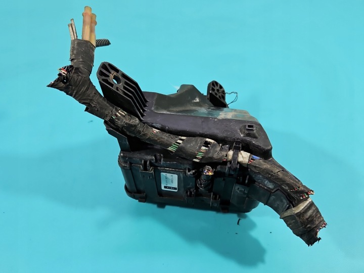 фото №6, Коробка предохранителей toyota yaris iii 82111-0dx60 821110dx60 821110dx60h
