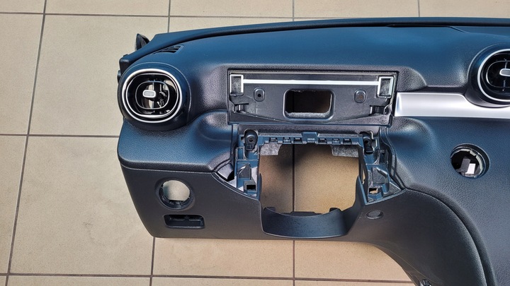 фото №8, Mercedes w206 панель раздаточная консоль капот a2066803300