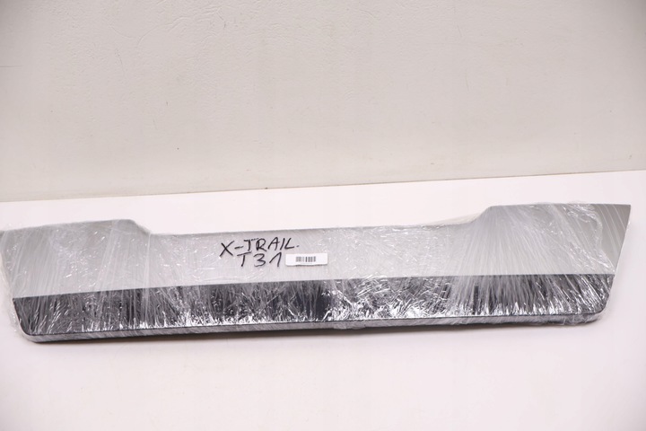 фото №10, Nissan x-trail t32 накладка крышки багажника 909011dj0a