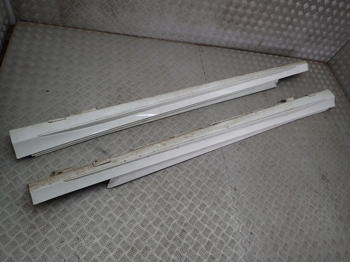 фото №1, Mercedes c w205 6.3 amg планка порогова накладка r