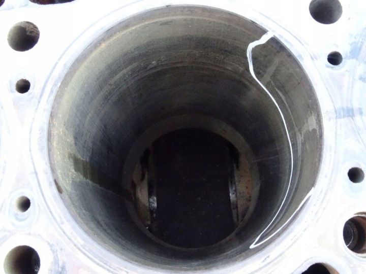 фото №8, Daf lf 45 55 5.9 01-06 e3 блок  двигуна