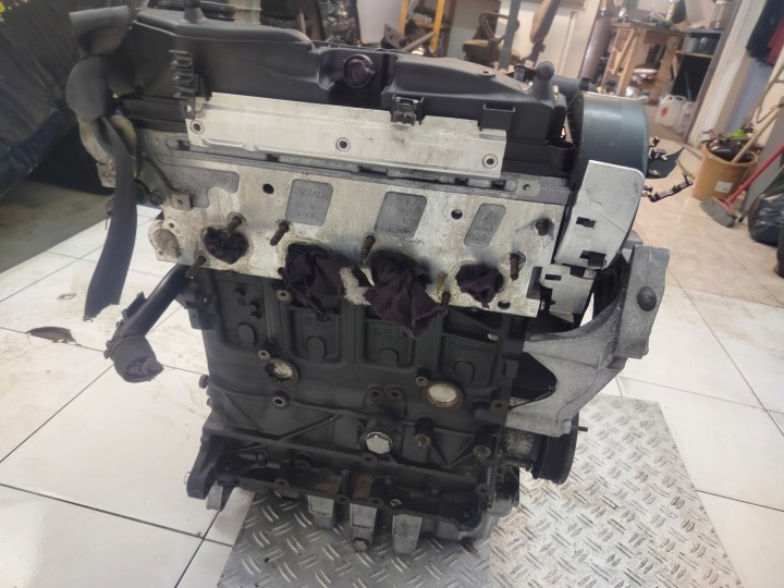 фото №7, Volkswagen vw caddy iii 1.6 tdi 03r- двигун стійка cayc + насос 03l130755e