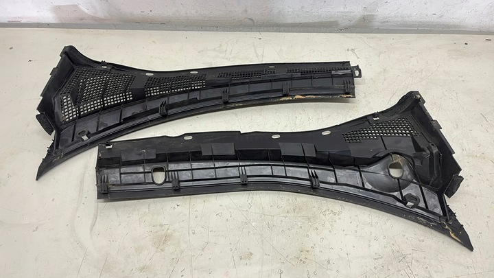 фото №1, Mazda 3 i 03-06 панель под лобовым стеклом правые + левая европа