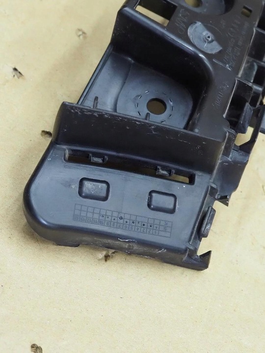 фото №9, Ковзун бампера лівий зад audi a1 ii 82a 82a807377