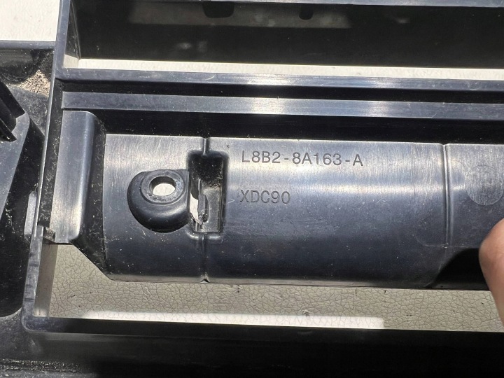 фото №9, Кріплення кронштейн решітка range rover defender ii 20- l8b2-8a163