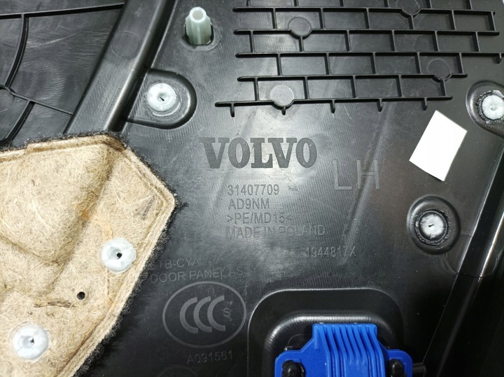 фото №9, Volvo xc40 i рестайлинг обивка боковина дверь зад задний левый