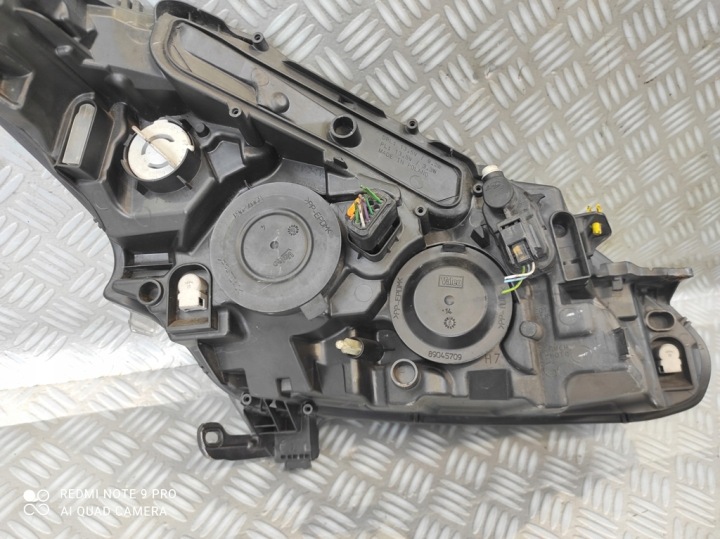 фото №14, Peugeot 208 рестайлинг лампы передние фара передняя 9810602280 9810601980 uk