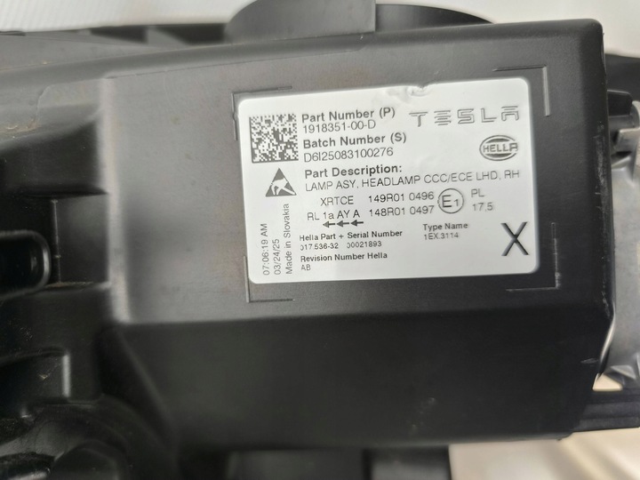 фото №15, Tesla модель y juniper 2025- лампа правая полный led - европа