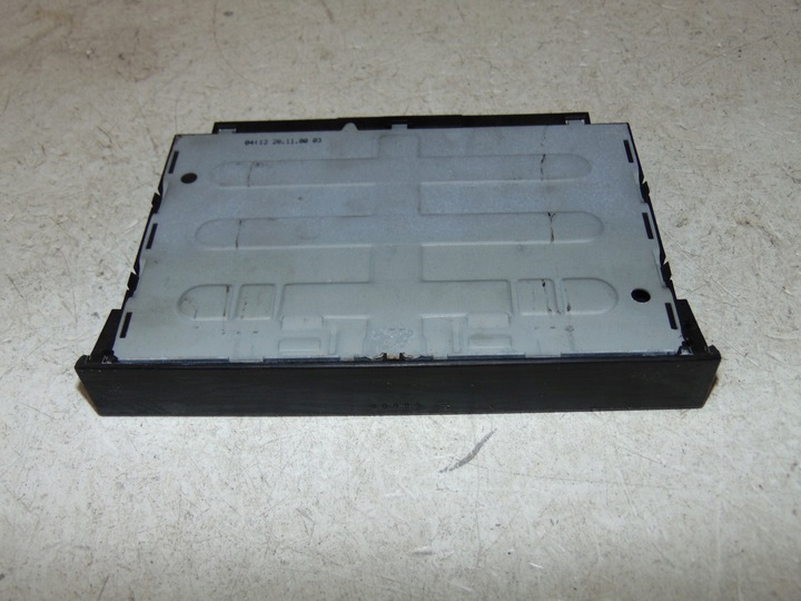 фото №1, Держатель na напитки vw golf iv bora 1j0858601b