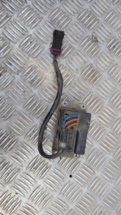 фото №8, Audi a8 d2 реле вентилятора 4a0820521a