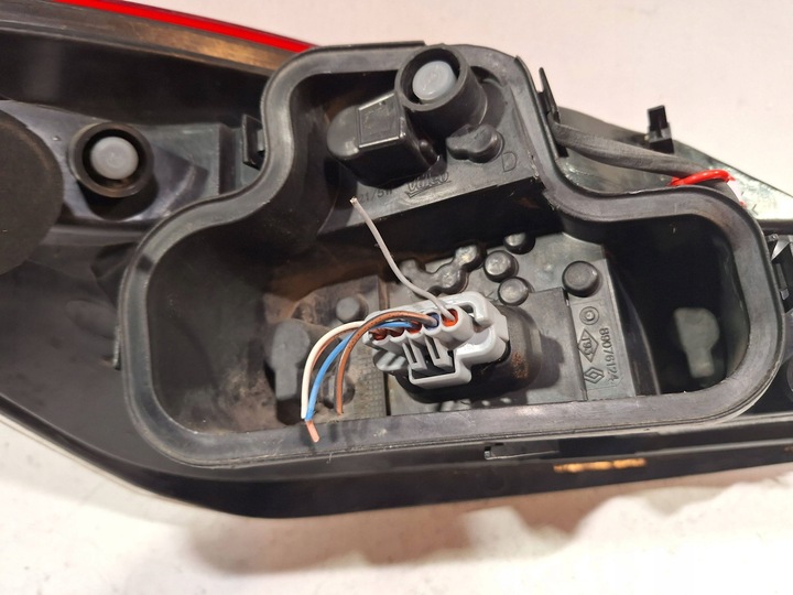 фото №6, Лампа зад права 265500008r renault megane iii купе 09-