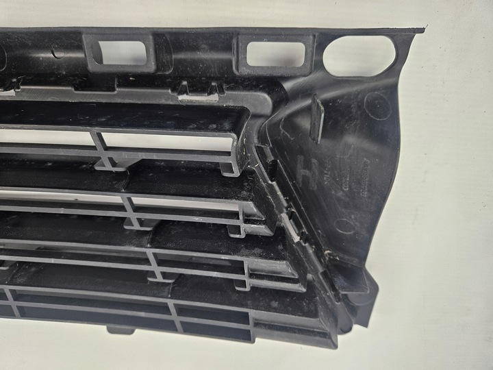 фото №11, Peugeot 308 ii t9 рестайлинг 2017 - решётка средняя бампера перед радар