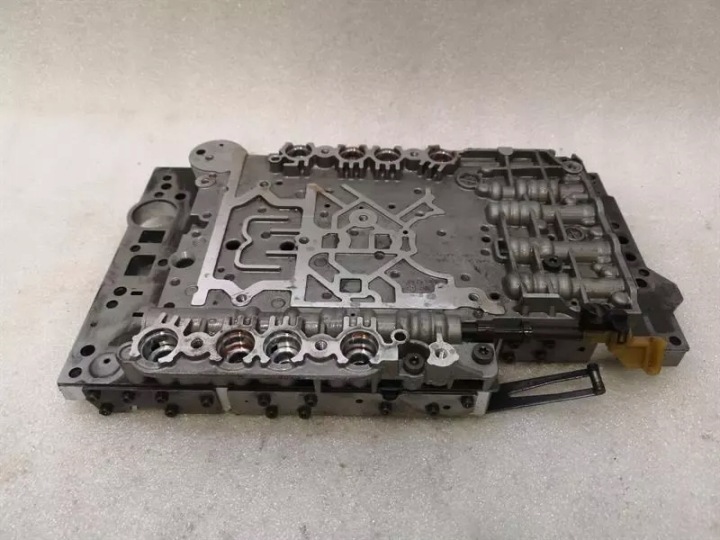 фото №9, Mercedes c klasa w204 a2202701206 корпус клапана коробки коробка передач 7g ttronic