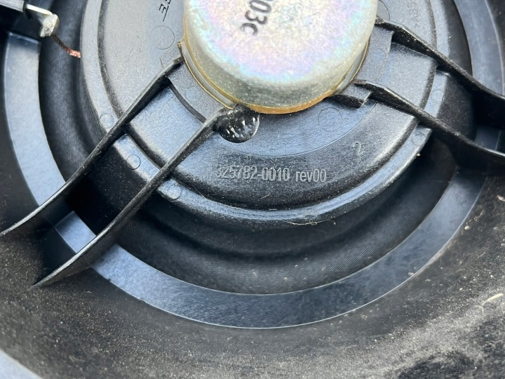 фото №6, Динамик дверь правая зад bose renault scenic iii 281445025r