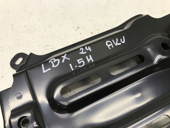 фото №3, Lexus lbx 2024 1.5 гибрид основание полка акумулятора