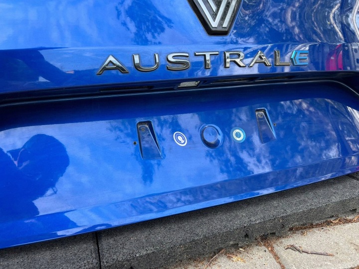 фото №9, Renault austral накладка кришки багажника зад задня