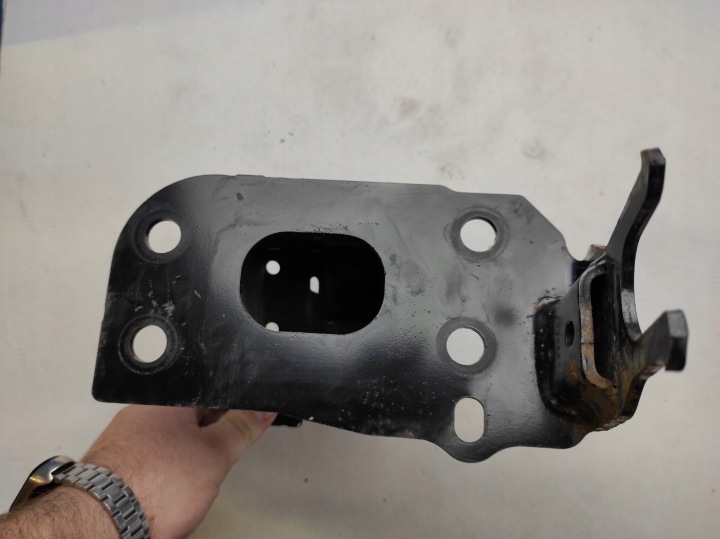 фото №7, Audi q7 4l s-line кронштейн  усилитель левая 4l0807133a