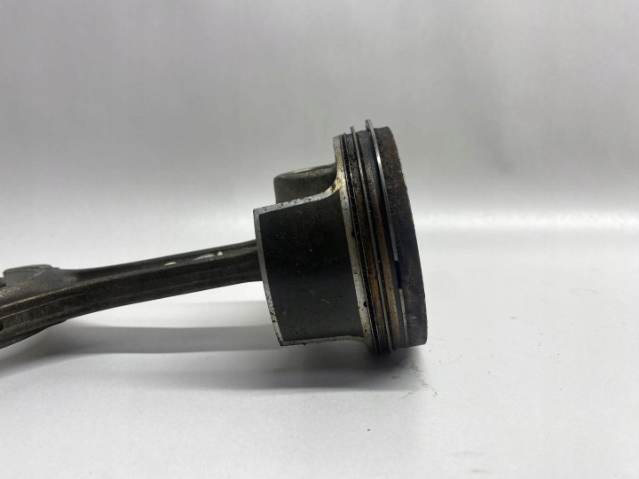 фото №8, Mercedes-benz gla w156 поршень a1330014762 2014 2000cm3