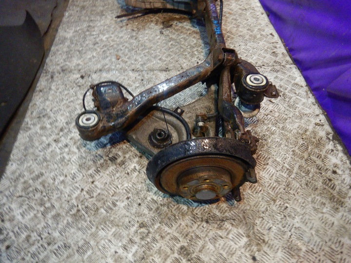 фото №7, Audi a4 b7 04- универсал подрамник траверса зад ось задняя