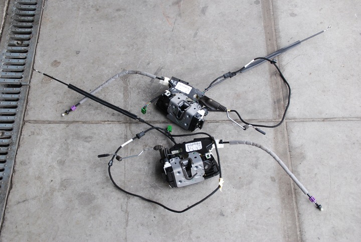 фото №1, Замок двері l / p перед mercedes slk iii 11- r172