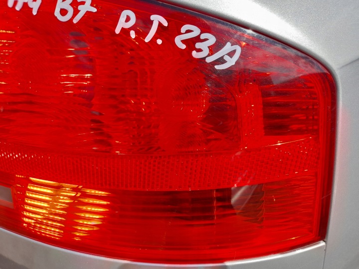 фото №7, Audi a4 b7 фара права зад права задня крило